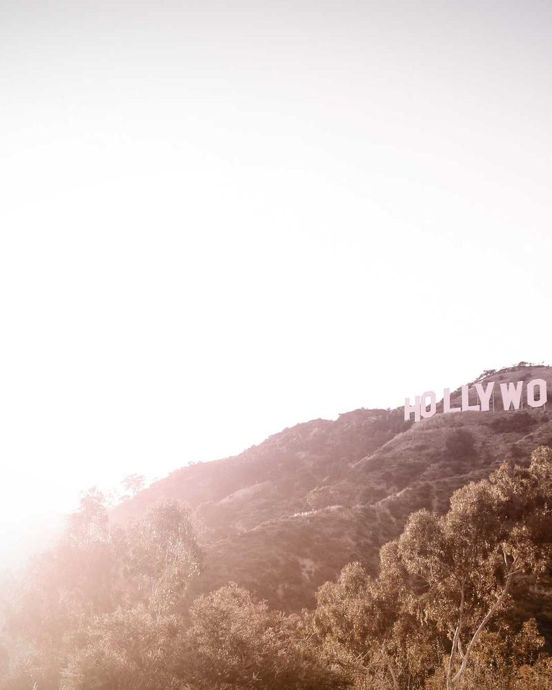 Cuffie di alta qualità su superficie in tessuto scuro